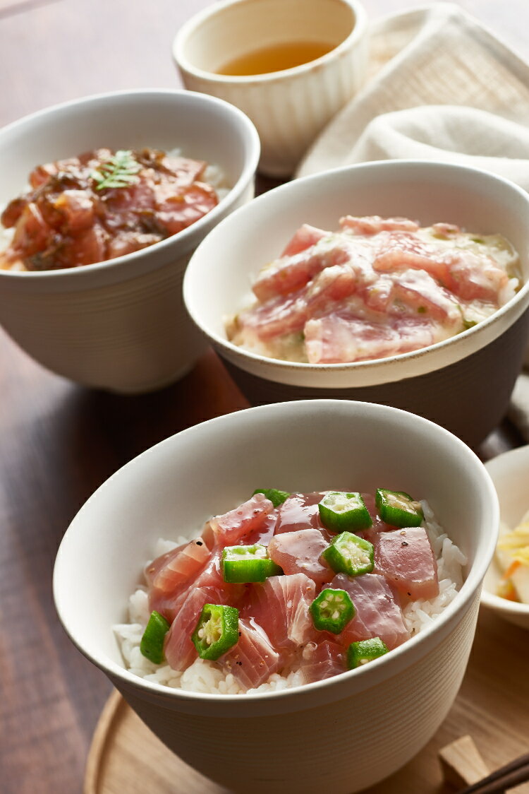 刺身用まぐろに具材を入れてたれに漬込みました。解凍してご飯・パスタ・野菜等にのせてお召しあがりください。■内容量：漬まぐろ旨塩丼80g×2パック、漬まぐろ山かけ丼70g×2パック、漬まぐろ旨辛丼70g×2パック■賞味期限：冷凍45日◆ギフト対応：のしなど対応を承ります。 ◆メーカーより直送の為、他商品との同梱不可 ◆配達指定日について 通常、ご入金確認後約1週間で発送致します。配達指定日・配達時間のご指定がある場合は、「ストアへのご要望」欄にご記載ください。尚、配達指定日は、ご注文より10日以上先を目安にご指定ください。(土日祝を除く)ご要望に添えない場合は、最短にて発送させて頂きます。 ◆北海道・沖縄にお届けの場合は別途送料550円加算させて頂きます。 ◆納品書等はお付けしておりません。ご希望の場合、備考欄にご記入ください。