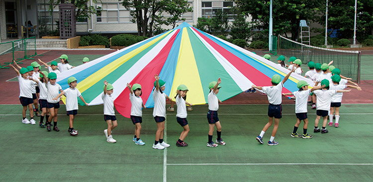 プレイバルーン5色7m パラバルーン プレイパラシュート 保育園 保育所 幼稚園 運動会 ダンス イベント CD付き 収納バッグ付き 集団演技 大技 表現方法 導入 ねらい 幼児 園児 楽しい 大人 演目 お遊戯会 曲 運動用品 華 リトミック