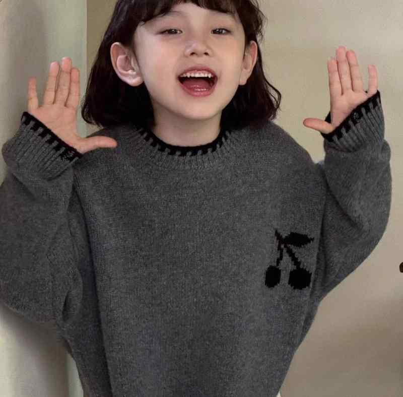 女の子 プルオーバー ニット ワンポイント チェリー ステッチ風 ルーズ 秋冬 新作 子供服 ファッショナ..