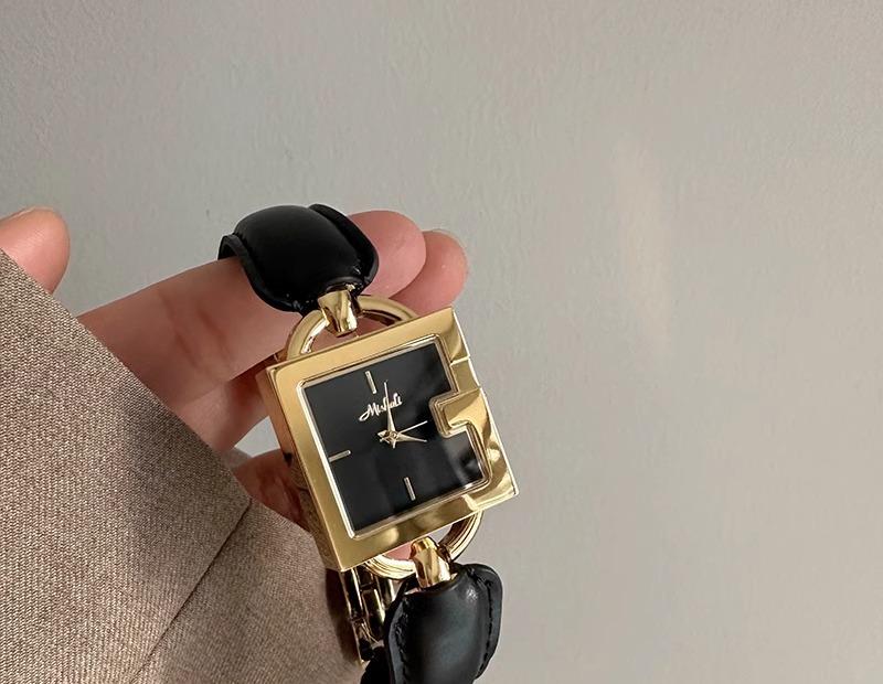 レディース 腕時計 ブレスレット スクエア レトロ ウォッチ アナログ クォーツ 小型 小さめ ブラックゴールド ブラック グレー ゴールド 高級感 上品 きれいめ 大人女子 OL 休日 デート お出かけ モテ ギフト プレゼント トレンド 流行 SNS