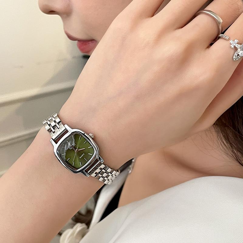 楽天FILO TOKYO 楽天市場店腕時計 女性用 小さめ 小型 機械式 アナログ クォーツ レディース グリーン シルバー スクエア 正方形 上品 きれいめ 大人女子 普段使い 通勤 OL オフィス ビジネス カジュアル シンプル 多用途 お出かけ 休日 定番 流行 トレンド スタイル