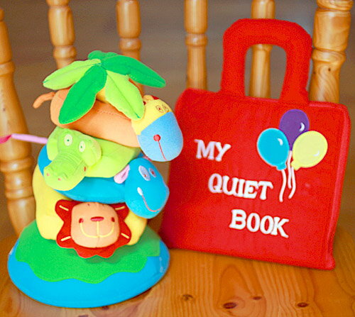 ************************************************ ☆"プレシャスギフトfor Your Baby!!"☆ ************************************************ ♪MY QUIET BOOK バルーン!! &#10047;ハンドキャリーつきバッグタイプは &#10047;お子様のお気に入りの楽しい&#10047;レッスンと指先あそび!! &#10047;人気のMY QUIET BOOKバルーン!! &#10047;日常の生活習慣・とけい遊び・ボタンはめ &#10047;くつひもむすび・ファスナー開閉など &#10047;はじめてのレッスンとして最適です。 ◎対象年令:2歳以上 ◎サイズ:19x19x5cm ◎素材:ポリエステル・綿/中綿（ポリエステル） &#10047;&#10047;MY QUIET BOOKは全8ページです。 PAGE 1 4色の図形○△□ハートのベルクロアタッチ。 PAGE 2 とけいあそび PAGE 3 4色のお花でボタンはめ PAGE 4 ガールのヘアリボン2箇所結び PAGE 5 4色のバルーンのスナップ留め PAGE 6 赤いシューズのひも結び PAGE 7 ブルーのワンピースでジツパー開閉 PAGE 8 ポケットのマスコツトベア(ひも付き)を出し入れ ♪スタッキングアニマル　ラトル入り!! &#9728;やしの木に登らせて、4個の動物を重ねる &#9728;ユニークなスタッキング・トイは&#9728;ソフトな布のラトルです。 &#9728;ライオンの胴体はしかく*やさしい静かなリンリン・・・・ &#9728;カバの胴体はまる*顔を押すとキュッキュッ・・・ &#9728;ワニの胴体はながしかく*明るい元気なリンリン・・・・・ &#9728;キリンの胴体は三角形*大きな音のガラガラ・・・・・・ ○色・かたちの概念を学び・音を認識します。 ○ツリー(やしの木)に動物のリングを ○積み重ねる等のたのしい遊びが広がります。 &#10047;内容:やしの木/1本・アニマル 4個 &#10047;対象年令:6ヶ月以上 &#10047;サイズ:18x18x27cm（やしの木） &#10047;サイズ:ライオンで16x4x13cm ♪ご出産の御祝ギフトとしておすすめセット!! ◎ブランド:キッズパワーKIDS POWER☆☆☆2016年7月10日、再び!!「ご出産お祝い」の贈り物!!心温まる「レビュー」有難うございます!! ◎評価　5　　2016-07-10 ◎商品の使いみち:プレゼント商品を使う人:友人へ購入した回数:リピート 「出産祝い」 「以前も出産祝いにこちらのギフトセットを利用しました。 相手先から非常に喜ばれ、それ以来センスの良い人と思われたようです。 今回も迷わずこちらのギフトセットを選びました。 とにかく可愛くて、安全、安心なので自信を持ってプレゼント出来ます。 私の孫が出来たらいっぱい購入したいです。」 ********************************************** ♪上記の購入者様からは、大変、心強い嬉しい「ショップレビュー」も、ご投稿頂き感謝申し上げます。 ◎評価　☆☆☆☆☆5　2016-07-10 ◎品揃え：5 情報量：5 決済方法：5 スタッフの応対：5 梱包：5 配送：5 「毎回可愛いプレゼント付きで嬉しくなります。 配送もとても迅速で丁寧で本当に気持ちよく買い物が出来るお店です。 これからも絶対利用します。」 ********************************************** ☆☆☆2016年4月6日、「布絵本」ディリーランキング「第2位」に、ランクインされました。ありがとうございます!! ◎4月6日(水)更新 (集計日：4月5日) ◎期間:| デイリー | ◎2位　New!! ************************************************ ☆"プレシャスギフトfor Your Baby!!"☆ ************************************************ ♪ご出産の御祝として!!お誕生日プレゼントとして!! ☆うれしいクリスマスプレゼントとして!! ♪布絵本MY QUIET BOOK バルーンと ♪ラトル入りアニマルのスタッキング・プレイ!! ♪ギフトセットでお買い得です!! ♪************♪おすすめの理由****************** &#10084;ソフトな手触りと肌触りは、心をなごませる安心素材。 &#10084;安全に、遊びながら学べる親子のコミュニケーションツール。 &#10084;言葉あそび・文字あそび・指先のレッスンで、思考力や集中力を促します。 &#10084;お子様の発達段階で、ベストな選択。 &#10084;優しい布のぬくもりは、愛情がいっぱい!!楽しさいっぱい!! &#10046;&#10046;&#10046;&#10046;&#10046;"小さな才能に花が咲く。"&#10046;&#10046;&#10046;&#10046;&#10046; *********************************************** ♪2016年8月6日、ご購入者様から、大変、貴重なご意見をメールで頂きましたので、ご紹介させていただきます。 ♪いつも、ご利用頂き、心より感謝致しております。(店長) *********************************************** 「いつも大変お世話になっております。 こちらの商品はどなたにプレゼントしても大変喜ばれるし、私の娘に1歳の頃購入したものも、 もうすぐ3歳になりますが随分上手に出来るようになり長くお付き合いできるのでとてもありがたいです。 今回2点注文させていただきますので、それぞれ別にプレゼント包装をお願い致します。 いつも素敵な商品を有難うございます！ (小さい子供は手提げ型のものをずっと持っておくのが難しく、 リュックタイプのものがあればなぁと思っております。 こちらの商品は音も出ないし、乗り物のでの移動にも重宝いたしますので、 商品開発の機会がありましたらぜひ御一考下さいませ。)」(福岡市　Y様) ************************************************