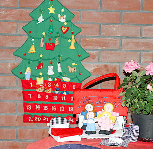布製 アドベントカレンダー クリスマス布絵本布おもちゃ布のアドベント カレンダー壁掛け　クリスマスツリーボタンかけオーナメント24個付き布のプレイハウス　MY HOUSEメリークリスマス　ギフトセット2点組み知育選んで!!無料ギフトラッピング