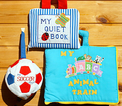 布絵本MY QUIET BOOKブルーストライプ&MY ABC ANIMAL TRAIN ブルー&おまけ付きサッカープレイヤーズファンタイム・プレイ&ラーンギフトセット【知能開発レッスンブック】幼児教育選んで!!無料ギフトラッピング