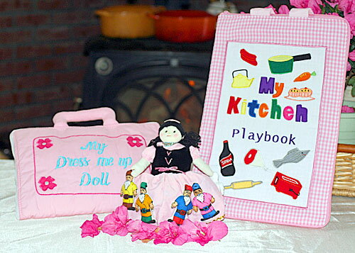 布絵本my Up Kitchen 布絵本 Playbook英語版 Me 布の着せ替えmy Dress Me Up Doll おまけは人気のミニ変身人形白雪姫 すてきなプレイ ラーンギフトセット 布絵本布おもちゃmy Kitchen Playbook 着せ替えmy Dress Me Up Doll おまけ付き 変身人形ミニ