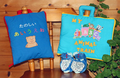 布絵本たのしいあいうえお&MY ABC ANIMAL TRAIN ブルー&おまけ付きラトル入りルームシューズファンタイム・プレイ&ラーンギフトセット..