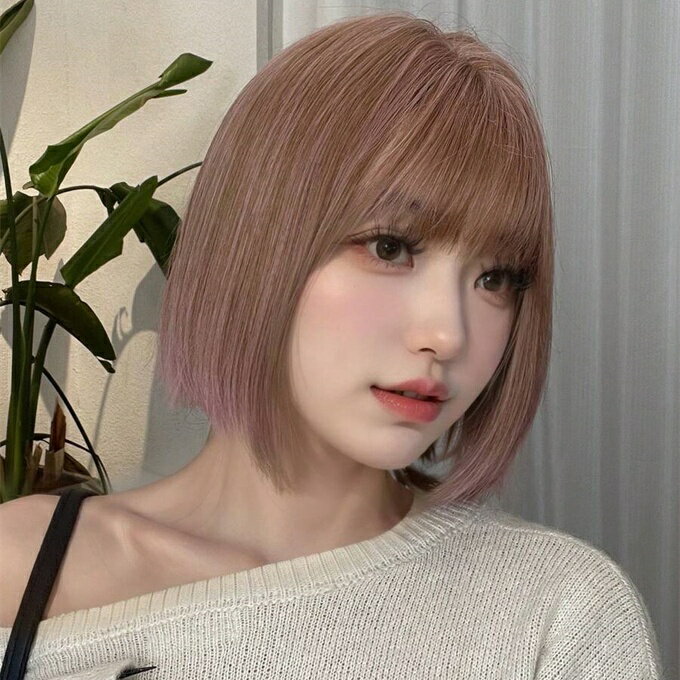 長さ10インチのピンクのウィッグ 合成耐熱 ボブ ストレート ウィッグ バング付き、繊維製、スタイリッシュ、自然で現実的な付け毛