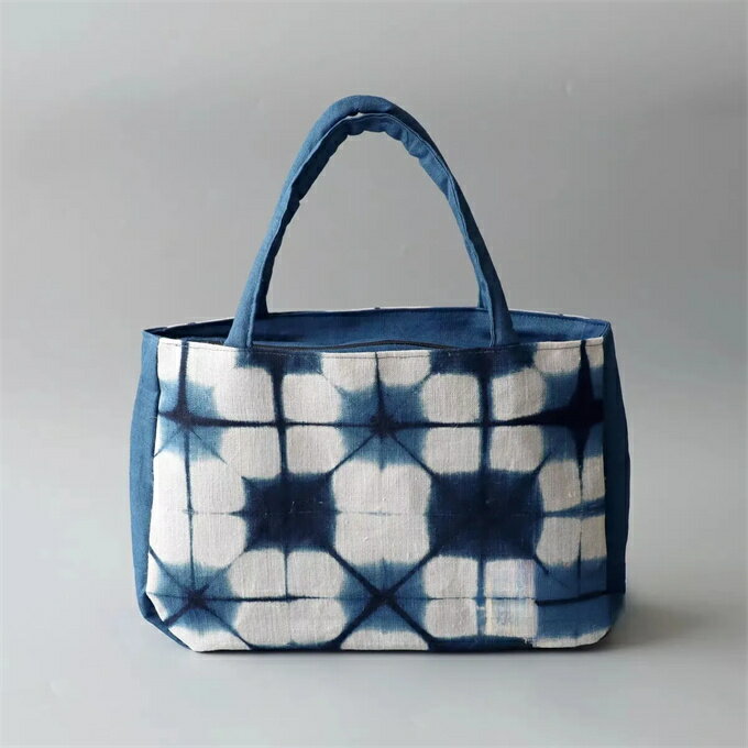 絞り染め バッグ 手仕事の美しさを日常に ― 草木染ラミー×コットン 手提げバッグ 手作り ハンドメイド ..