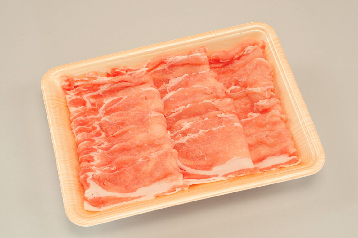 商品説明 名称 豚ロース肉 内容量 300g 産地名 新潟県産 消費期限 別途商品ラベルに記載 保存方法 冷凍でお届けします -18℃以下で保存 販売者 株式会社ウオショク 新潟県新潟市中央区鳥屋野450-1 備考 越乃黄金豚肩ロースは旨味が強く、コク深く、非常にジューシーなのが特長です。しゃぶしゃぶでさっぱりと! 全国でも有数のコシヒカリの産地・新潟の県北(村上・胎内エリア)の豊かな自然の中で弊社の契約農家が一頭ずつ丹精込めて育て上げました。 甘味のある良質な脂身とやわらかくコクのある赤身が特長です。