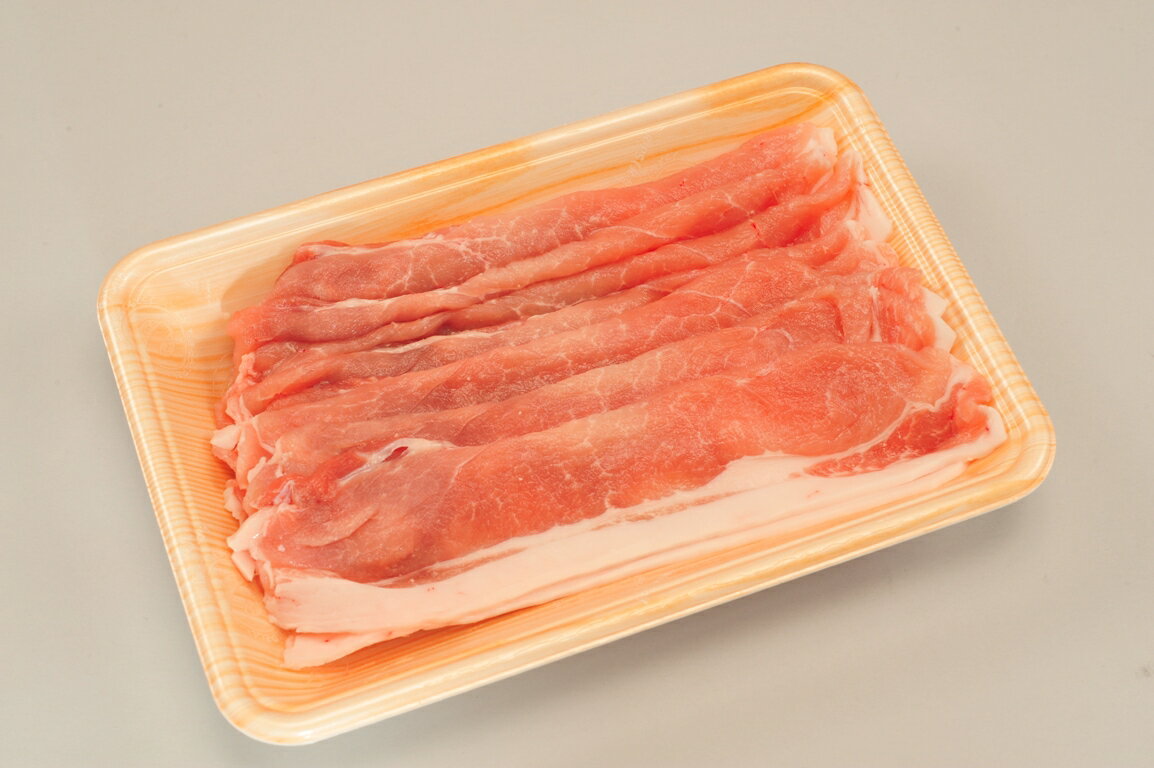 商品説明 名称 豚モモ肉 内容量 300g 産地名 新潟県産 消費期限 別途商品ラベルに記載 保存方法 冷凍でお届けします -18℃以下で保存 販売者 株式会社ウオショク 新潟県新潟市中央区鳥屋野450-1 備考 飼料・品質・安全性にこだわった当社一押しの越乃黄金豚。 その黄金豚の部位でも、脂肪が少なく、さっぱりとしたモモをうす切りにしました。野菜巻きや炒め物にどうぞ。 全国でも有数のコシヒカリの産地・新潟の県北(村上・胎内エリア)の豊かな自然の中で弊社の契約農家が一頭ずつ丹精込めて育て上げました。 甘味のある良質な脂身とやわらかくコクのある赤身が特長です。