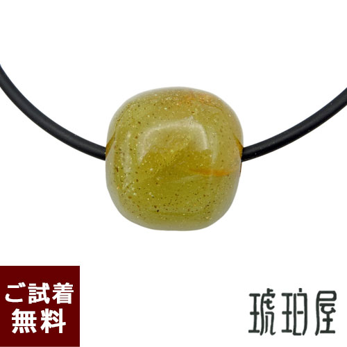 ＼最大30％OFFクーポン／琥珀 ネックレス カリビアングリーンアンバー 2cm四方 立方体 41cm～46cm 長さ調節可能 黄金色の煌めき キューブ 緑色 ライムグリーン カリブ産 乳白色 スモーキー 一点物 琥珀屋 No 3896