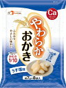 【商品特徴】 ●お子様からお年寄りまで満足できる味わいです。 ●やさしい味付けに仕上げてありますので、お茶はもちろん、色々な飲み物にあいます。 ●カルシウムたっぷり ●かたさ1/10 一般的なおかきに比べて1/10のかたさで、口の中でやさしく溶けます。 ●みんなで楽しめる個包装タイプ 食べきりサイズの個包装で、湿気にくくなっています。 （1袋6本前後入り） 【保存方法】 高温、直射日光をさけ保存して下さい。 【ご注意】 ※パッケージデザイン等が予告なく変更される場合もあります。 ※商品廃番・メーカー欠品など諸事情によりお届けできない場合がございます。 販売元：株式会社フードケア 住所：神奈川県相模原市緑区橋本4-19-16 問い合わせ先：お客様相談窓口 電話：042-700-8809 受付時間：9：00〜16：00（土，日，祝日を除く）広告文責：有限会社シンエイ 電話：077-545-0252