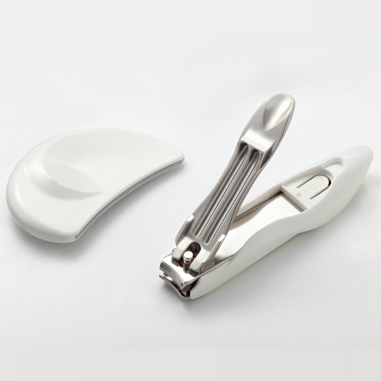 【商品特徴】 ●爪をキレイに整える匠の技 ネイルケアセット。 ●爪のお手入れに便利な爪切りとラウンドツメヤスリをセットにしました。 ●専用の道具を使えば、爪も一段とキレイに仕上がります。 【ご注意】 ※パッケージデザイン等が予告なく変更され...