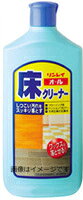 製品特長 ●普段の床掃除に 30倍に薄めて使えば、普段の床掃除に。 掃除機やドライシートでは取れない皮脂汚れやしつこい黒ズミも、スッキリ落とせます。 ●ワックスがけ前の床掃除に 15〜20倍に薄めて使えば、ワックスがけ前の床掃除に。 油分や汚れをしっかりと落とすと、ワックスがけもキレイに仕上がります。 ●古いワックスはがしに 原液で使えば、古いワックスはがしができます。 ※パッケージデザイン等が予告なく変更される場合もあります。 ※商品廃番・メーカー欠品など諸事情によりお届けできない場合がございます。 販売元：株式会社リンレイ 所在地：〒104-0061 東京都中央区銀座4-10-13 商品に関するお問い合わせ先 電話：03-3541-5955 受付時間：9:00〜17:00（土・日・祝日・年末年始・夏季休暇等は除く） 広告文責：有限会社シンエイ 電話：077-545-0252
