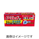 ●製品の特徴 ●ゴキブリ、ダニ、トコジラミ（ナンキンムシ）、ノミにしっかり効く総合害虫駆除剤です。 ●ミクロの粒子がお部屋のすみずみまでしっかり行き渡ります。 ●水を使うタイプなのでお部屋を汚さず、ニオイも残りません。 ●火災報知器カバー付 ●使用上の注意 ■してはいけないこと（守らないと副作用・事故が起こりやすくなります） ●人体に使用しないでください。 ●薬剤を吸い込まないように注意してください。 万一吸い込んだ場合，咳き込み，のど痛，頭痛，気分不快等を生じることがあります。 特にアレルギー症状やかぶれなどを起こしやすい体質の人，病人，妊婦，子供は薬剤を吸い込んだり，触れたりしないでください。 ●退出後，必ず2時間以上経過してから入室してください。 換気のために入室するとき，刺激に敏感な人は薬剤を吸い込むと激しく咳き込み，嘔吐したり，呼吸が苦しくなることがあります。 必ず，タオルなどで口や鼻を押さえて薬剤を吸い込まないようにしてください。 アレルギー症状やかぶれを起こしやすい体質の人などは，特に注意をしてください。 ●使用する部屋や家屋から薬剤が漏れないように注意してください。 漏れた薬剤を吸入すると上記のような症状になることがあります。 ●缶をセットしたら，すみやかに部屋の外に出て，戸を閉めてください。 ●缶は水に浸すとすぐに熱くなるので，直接手を触れないでください。 ヤケドをする恐れがあります。 ●使用後は，部屋を十分に換気してから入室してください。 ■相談すること ●万一身体に異常が起きた場合は，直ちにこの文書を持って本品がピレスロイド系殺虫剤とオキサジアゾール系殺虫剤の混合剤であることを医師に告げて，診療を受けてください。 その他の注意 ●定められた使用方法・使用量を守ってください。 ●皮膚，目など人体にかからないようにしてください。 薬剤が皮膚についた場合は，石けんと水でよく洗ってください。 また，目に入った場合は，直ちに水でよく洗い流してください。 ●火災報知器が作動することがあります。 火災報知器の直下では使用せず，一時的に添付の専用カバーまたはポリ袋などで覆いをして使用してください。 その際，火気の管理には十分注意し，処理後は必ず覆いを取り除いてください。 ●飲食物，食器，子供のおもちゃ，飼料，美術品，仏壇仏具などに薬剤がかからないようにしてください。 ●小鳥などのペット類，観賞植物は換気するまで部屋の外に出してください。 また，観賞魚や観賞エビはエアーポンプを止めて完全密閉（水槽に覆いをして，ガムテープなどで密閉する）にして使用するか，部屋の外に出してください。 使用後十分に換気をした後、ビニールを取り、エアーポンプを動かしてください。 室外に出した水槽は、使用後十分に換気をした後で元に戻してください。 ●はがね製品，銅やシンチュウ製のものは変色することがあるので，覆いをするか部屋の外に出してください。 ●故障の原因となるので，パソコン，テレビ，ゲーム機器，オーディオ・ビデオ製品などの精密機器にはカバーをかけ，テープ，ディスクなどは箱に収納してください。 （大型コンピュータの設置されている部屋では使用しないでください。） ●はく製，毛皮，和服（金糸，銀糸の入ったもの），衣類などは，変色したりシミになることがあるので，ポリ袋に入れるか覆いをするなどして，直接薬剤がかからないようにしてください。 ●本品は，ふとんなど寝具の害虫駆除には使用しないでください。 ●使用後は，小さな虫の死骸などをとり除くため軽く掃除機掛けなどを行ってください。 ●効能・効果 ゴキブリ，屋内塵性ダニ類，イエダニ，ノミ，トコジラミ（ナンキンムシ），ハエ成虫，蚊成虫の駆除 ●用法・用量 各害虫の駆除には次の使用量をお守りください。 ［（缶サイズ）：ゴキブリ・屋内塵性ダニ類・イエダニ・ノミ・トコジラミ（ナンキンムシ）の駆除：ハエ成虫・蚊成虫の駆除］ 10g缶：6〜8畳（10〜13m2）あたりに1缶：12〜24畳（20〜40m2）あたりに1缶 20g缶：12〜16畳（20〜26m2）あたりに1缶：24〜48畳（40〜80m2）あたりに1缶 30g缶：18〜24畳（30〜40m2）あたりに1缶：36〜72畳（60〜120m2）あたりに1缶 50g缶：30〜40畳（50〜65m2）あたりに1缶：60〜120畳（100〜200m2）あたりに1缶 ●成分分量製品1缶中 メトキサジアゾン12％ d・d-T-シフェノトリン3％ 添加物 アゾジカルボンアミド、他2成分 ●保管及び取扱い上の注意 ●湿気を避け，子供の手の届かない涼しいところに保管してください。 ●使用後の缶は不燃物として廃棄してください。 その際，缶に水をかけないでください。 使用時に水を入れ忘れたり，水が不足していた場合は発熱が不十分となり，後から水をかけると蒸散する恐れがあります。 消費者相談窓口 会社名：アース製薬株式会社 住所：〒101-0048　東京都千代田区神田司町2-12-1 問い合わせ先：お客様窓口 電話：0120-81-6456 受付時間：9：00〜17：00（土，日，祝日を除く） 製造販売会社アース製薬（株） 会社名：アース製薬株式会社 住所：〒101-0048　東京都千代田区神田司町2-12-1 剤形その他 リスク区分 第2類医薬品 広告文責：有限会社シンエイ 電話：077-545-0252