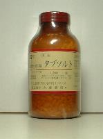 製品の特徴 高温作業時や、スポーツ等では、多量の水分、塩分が失われます。 熱中症の予防はこまめな水分と塩分を補給することです。 ただし、水分だけでは体内のミネラルバランスが崩れ、熱性けいれん等を起こす可能性があります。 そこで水分だけでなく、塩分もこまめに補給することが必要となってきます。 【商品特長】 天日結晶塩の使用により、まろやかで美味しい味です。 一粒350mgの小粒で飲みやすい粒状となっています。 【内容成分】 天日結晶塩　98％(塩化ナトリウム分98％) 食品添加物　ポエム2％ 【ご使用方法】 1回のご使用量は1〜6粒を、十分な水と共にそのままお召し上がり下さい。 ※パッケージデザイン等が予告なく変更される場合もあります。 ※商品廃番・メーカー欠品など諸事情によりお届けできない場合がございます。 販売元：株式会社 内藤商店 所在地：〒460-0002 名古屋市中区丸の内3丁目8番3号 お問い合わせ先 電話：052-962-5551 受付時間／平日9:00〜17：00 （土日祝除く） 広告文責：有限会社シンエイ 電話：077-545-0252