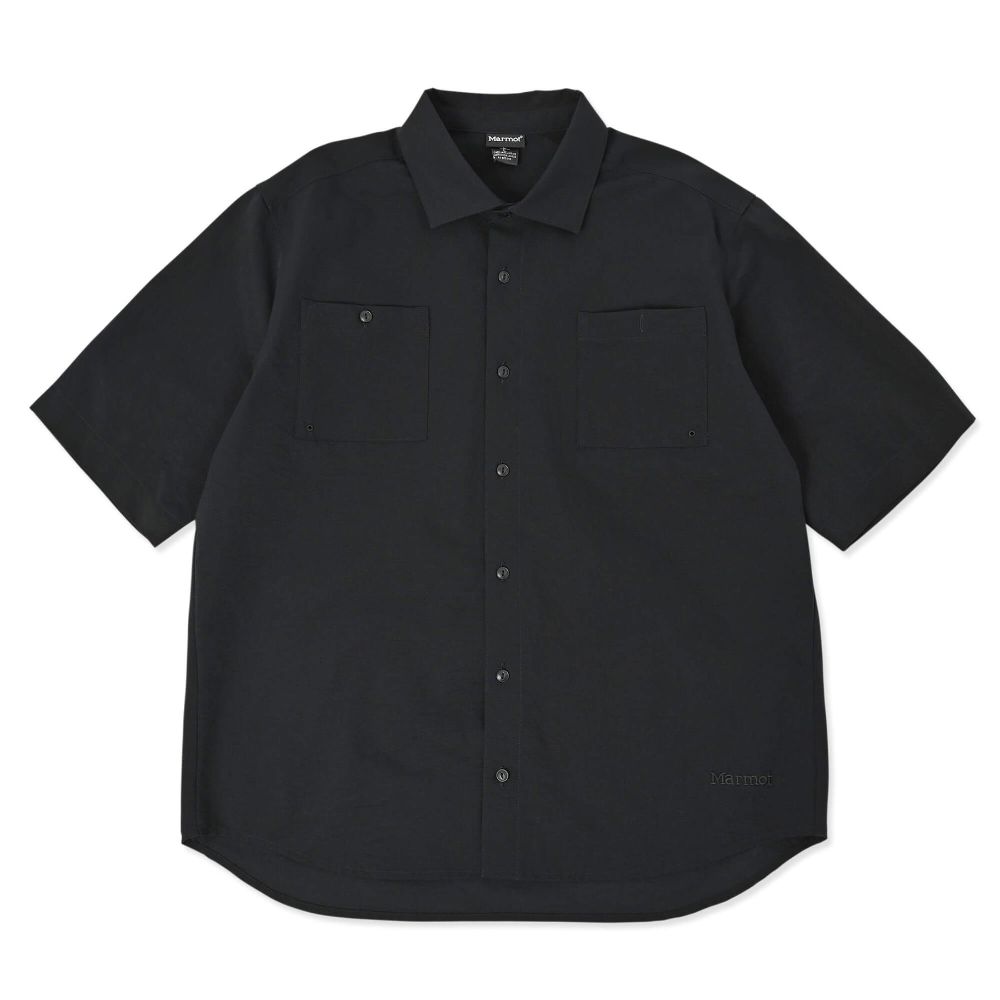 ☆メーカー品番：MTMSH019_C001☆カラー：C001（BLACK）呼吸する素材「Dot Air」を採用。型崩れしにくい素材感で大きめのポケットを配置。抜群の通気性とストレッチ性能を兼ね備え、アウトドアで必要なギアとしての機能を融合させたハイブリッドな半袖シャツです。マウンテンはもちろんですが、テーラーの襟型を採用しキレイめなスタイリングにも重宝します。■機能・耐久撥水・4WAYストレッチ■商品詳細重量：Lサイズ 160g素材：複合繊維(ポリエステル)58%, ポリエステル42%■男性モデル身長：179cm着用：Lサイズ■商品のサイズ（アジアフィット）サイズ (単位：cm)S　/　M　/　L　/　XL　/　2XL【着丈】70　/　72　/　74　/　76　/　78【身幅】58　/　60　/　62　/　64　/　66【肩幅】44　/　46　/　48　/　50　/　52【袖丈】28.6　/　29.3　/　30　/　30.7　/　31.4※素材の特性によって多少の誤差が生じる場合がございます。■Marmot ヌード寸 (MEN)「ヌード寸」は「衣類未着用時の身体のサイズ」で、各商品共通の適応サイズです。アパレル商品のサイズ選びの際にご参考くださいませ。サイズ (単位：cm) XS　/　S　/　M　/　L　/　XL　/　2XL【身長】162-168　/　167-173　/　172-178　/　177-183　/　182-188　/　187-193【胸囲】85-91　/　89-95　/　93-99　/　97-103　/　101-107　/　105-111【ウエスト】66-72　/　70-76　/　74-80　/　78-84　/　82-88　/　86-92※商品写真は、一部別カラーの画像を使用している場合がございます。お届けする商品は1枚目の画像になります。