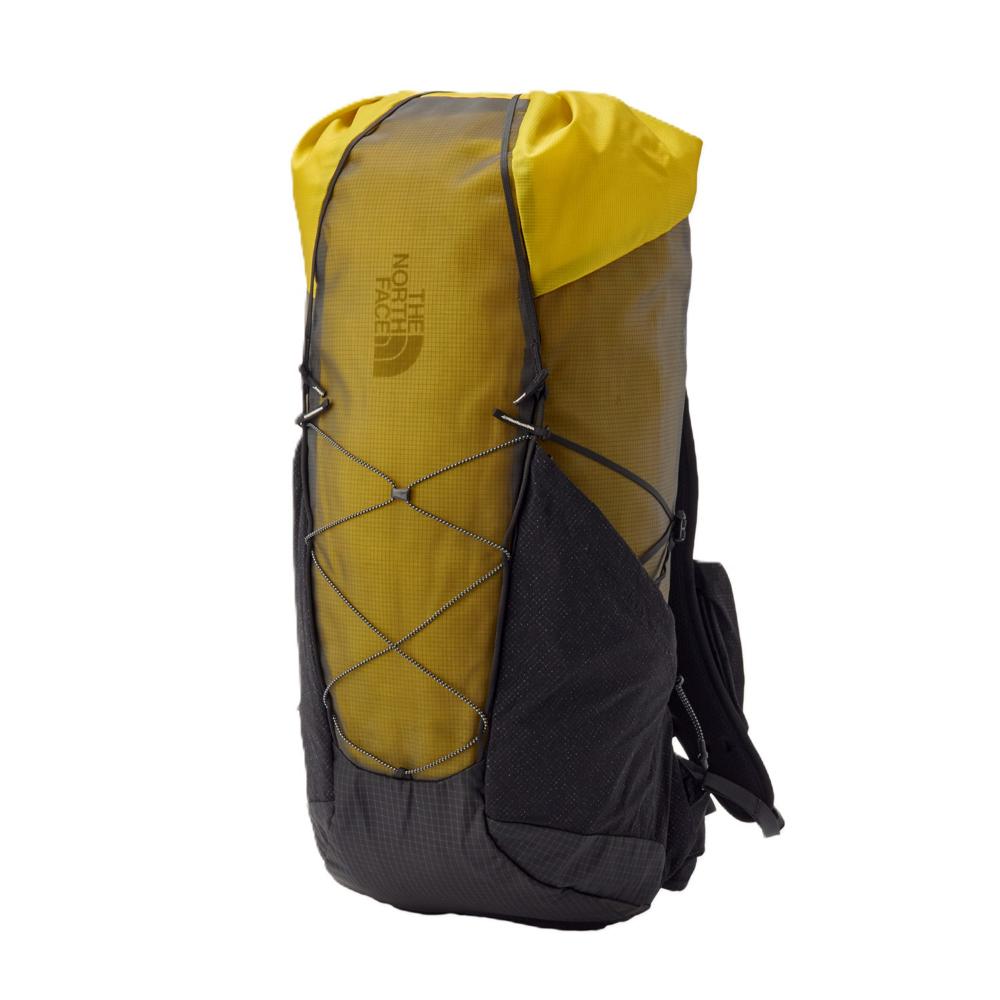 ☆メーカー品番：NM62601-SE☆カラー：SE（スネークアイ）二重構造の気室で疎水性を高め、軽量でフィット感と背負い心地の良いトレッキングパック《特徴》・疎水性、速乾性、視認性を高めるモノメッシュ素材を採用した本体・メイン気室内に防水仕様のパックライナーを標準装備・バックパックや荷物の濡れによる重量増を軽減するデザイン・テント泊登山にも対応する容量37L（L-XLサイズ）《生地・素材》・疎水性が高いナイロンモノメッシュを本体のメイン素材に採用・パックライナーには耐久性のあるモノフィラメントリップストップナイロンを採用《機能・デザイン》・容量に合わせてサイドとトップの2通りの固定が可能なロールトップ式クロージャ—・耐久性が高いスペクトラストレッチナイロンを採用したサイドポケット・ボトルやスマートフォンなどの収納に便利な着脱式ショルダーポケット・スムーズに着脱でき安定感を高めるマグネット式チェストストラップ・上下に調節でき着脱可能なウエストハーネス・小物の収納に便利な左右ウエストハーネスのポケット・テントポールなど長尺の装備を取り付け可能なサイドコンプレッション・シェルなどを簡易的に収納できるフロントのコンプレッションバンジーコード・背面とウエストハーネスのモノメッシュにTHE NORTH FACE独自の抗菌防臭加工「DEORANGE」《おすすめシーン》・テント泊登山・ファストハイク・沢登り■Fabric160Dナイロンモノメッシュ、210D Spectra リップストップナイロンパックライナー：70Dモノフィラメントリップストップナイロン■原産国：ベトナム■WeightS-M：約875g（本体 約725g、パックライナー約150g）L-XL：約915g（本体 約760g、パックライナー約155g））■寸法S-M：H56×W25.5×D24.5cmL-XL：H60×W25.5×D24.5cmm■CapacityS-M：35L（パックライナー35L）L-XL：37L（パックライナー37L）■適応背面長S-M/41-48cmL-XL/48-53cm※製品名と実際の容量は異なります。ご注意ください。※ブラウザやお使いのモニター環境により、掲載画像と実際の商品の色味が若干異なる場合があります。掲載の価格・デザイン・仕様について予告なく変更することがあります。あらかじめご了承ください。※商品写真は、イメージや機能説明のために一部別カラーの画像を使用している場合がございます。お届けする商品は1枚目の画像になります。0