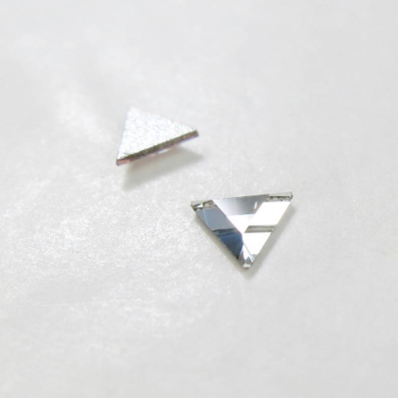 トライアングル スワロフスキー 3.3mm×3粒 #2711 三角 スワロ Triangle Flat Back デコパーツ スワロ swarovski 特殊カット ネイル ストーン パーツ ネイルパーツ ラインストーン