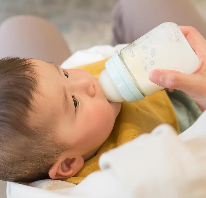 【出産祝い】リッチェル はなえみ ガラス哺乳びん 160mL クリアブルー 0カ月～