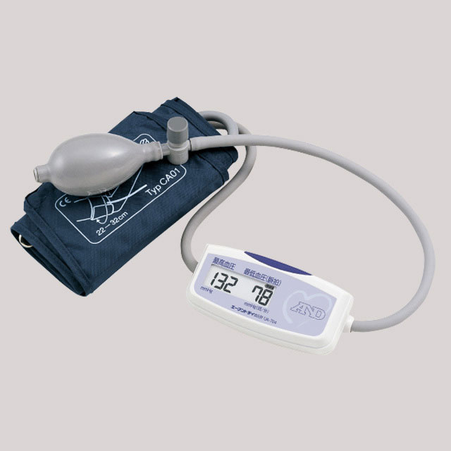 エ・アンド・ディ デジタル血圧計 UA-704 【ナース 小物 ナースグッズ 看護師 医療 介護 計測 ナースリー】4411