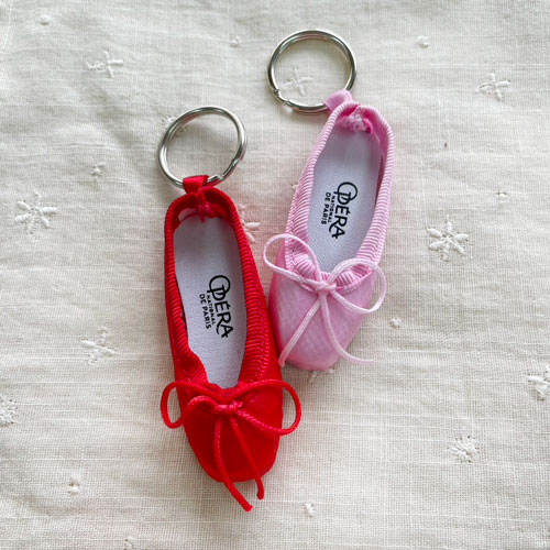 フランス直輸入　パリ国立オペラ（Opéra national de Paris）バレエシューズ型　キーホルダー　(赤・ピンク)のサムネイル