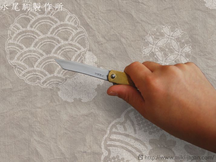 肥後守 大 青紙鋼割込刃 UK011 永尾カネ駒製作所 みきかじや村 ヒゴノカミ ひごのかみ 本物 刃物 青割 割込み よく切れる 職人の手作り 汎用サイズ ポケットサイズ 和式フォールディングナイフ 日本のナイフ 折り畳みナイフ 真鍮柄 播州刃物 三木の金物 伝統工芸品通販格安セール情報 楽天 通販
