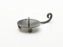 大與 鉄製燭台 - 豆 作家 作品 火立て 仏具 灯立 キャンドルホルダー キャンドルスタンド 燭台 手燭台 持ち手付き 植物 蔓 丸い 球状 円形 丸い 重厚...