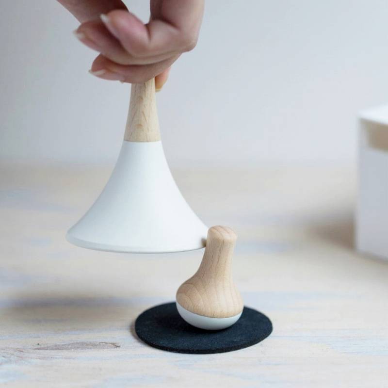 ベルのようなおりん Caprin (カプリン) 金 銀 白 瀬尾製作所 sotto モダン 仏具 小さい ペット供養 可愛い ベル 卓上ベル おしゃれ かわいい コンパクト オシャレ おすすめ オリン おリン お鈴 高岡銅器 真鍮製 新製品 オブジェ ミニ 仏器 癒やし【新生活】