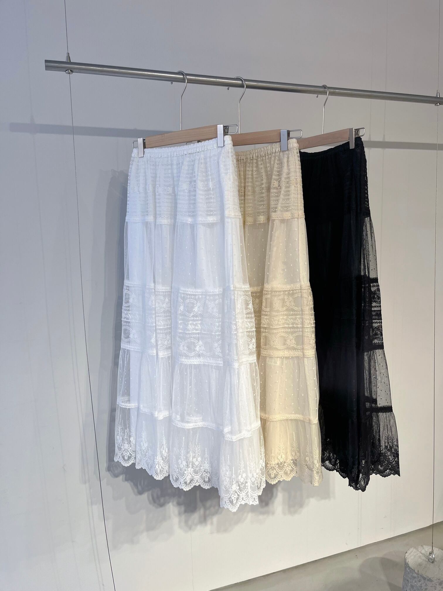 【Bilitis dix-sept ans】 Various Lace Skirt ビリティスディセッタン レーススカート ティアードスカート 刺繍 フェミニン ウエスト総ゴム ペチコート Ivory Beige Black 2912-900 KOKO