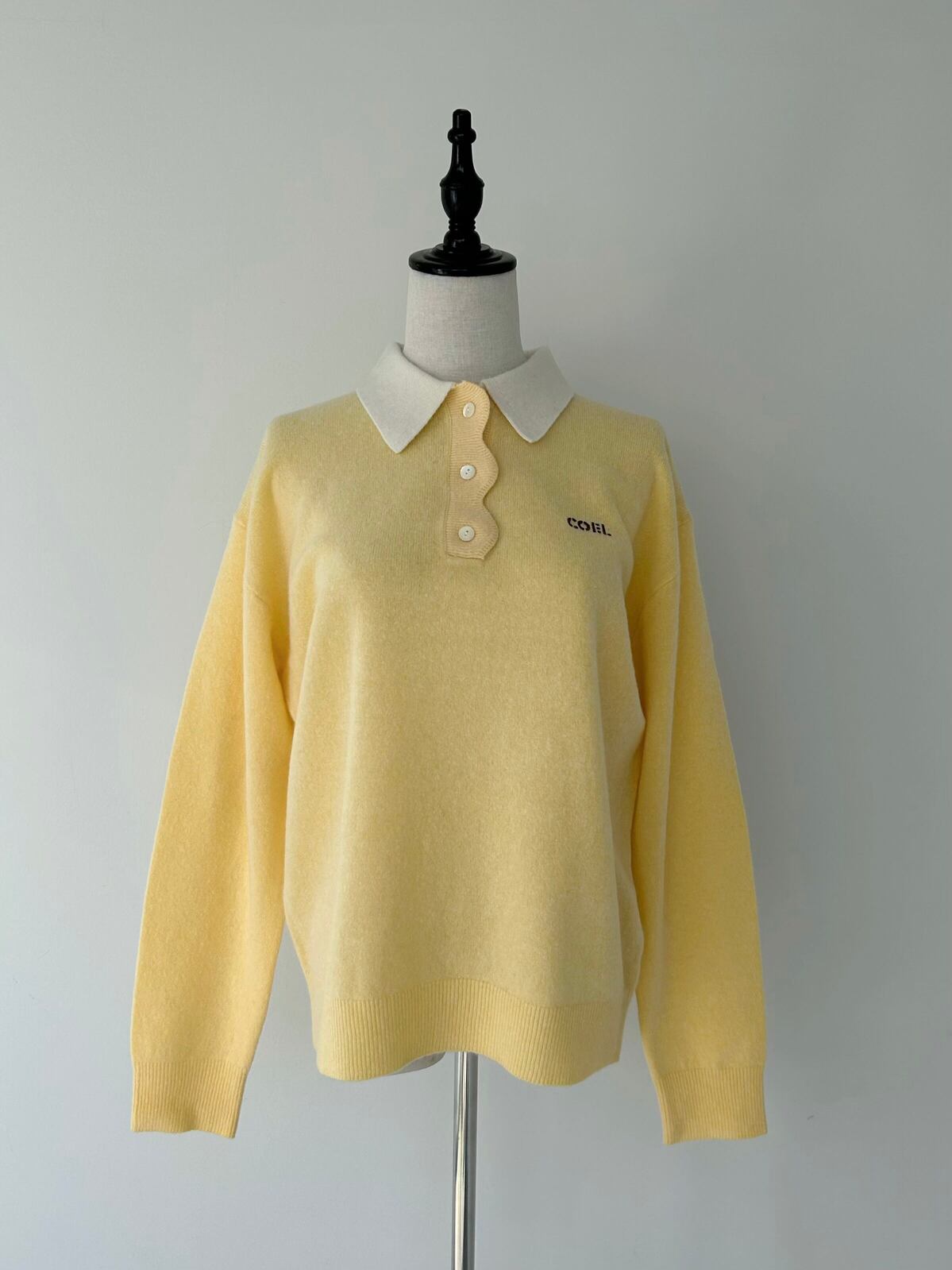 暖かみのあるニット素材で作ったポロニット