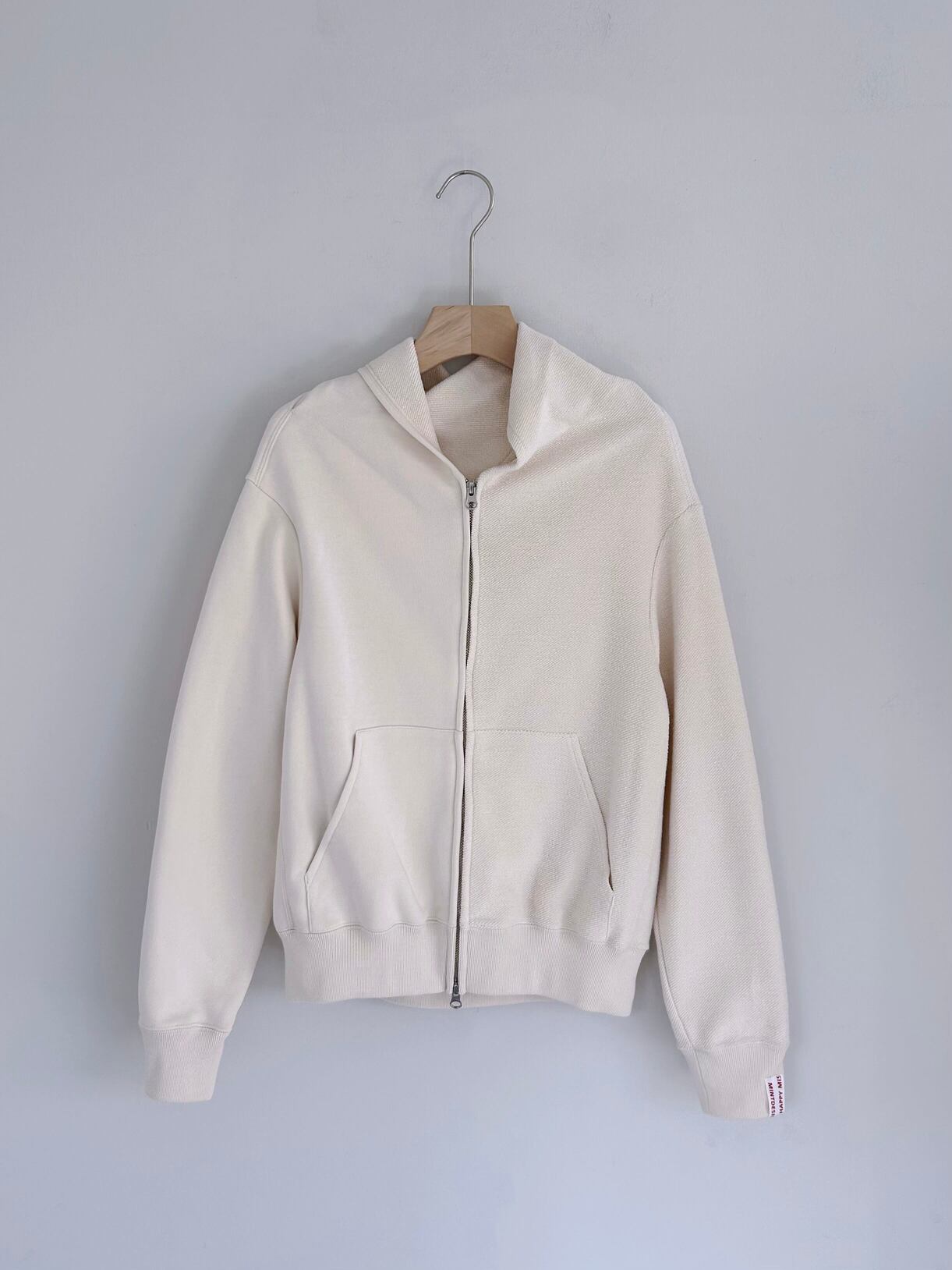 【mint designs】 TWIST HOODIE ミントデザインズ ツイストフーディー パーカー コットン Off White 46..