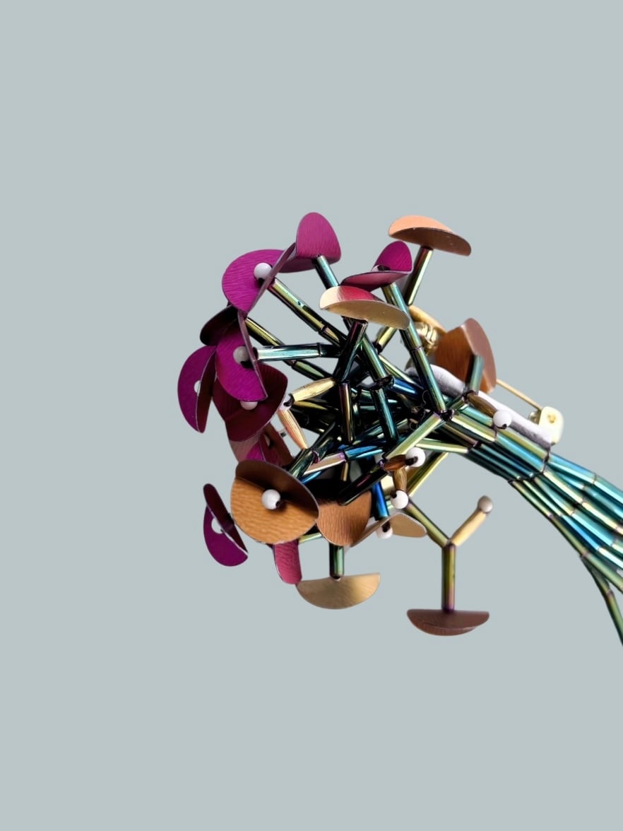 KOKOの【tamas】 Beyond Brooch タマス ブローチ アクセサリー ジュエリー ヴィンテージ ビーズ シルク 本革 レディース UF203 KOKO｜アングル2