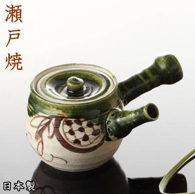 茶器 急須 日本製 塩草窯 織部まどつる急須 瀬戸焼 ( 赤津焼 ) 【茶器/きゅうす/陶器/茶道具/お茶用品/和食器/食器/国産/陶器急須/家庭用/高級感/xc/ギフト/敬老の日/贈り物/記念品/還暦祝い/お祝い/誕生日/おじいちゃん/おばあちゃん/プレゼント】【あす楽対応】