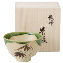 【 抹茶茶碗 織部 】 織部笹絵茶碗 木箱入り 手造り 手描き ・ 美濃焼 【日本製/茶器/抹茶碗/春/夏/秋/冬/茶道/茶道具/陶器/和食器/食器/家庭用/業務用/来客/抹茶用 碗/器/xc/抹茶 茶碗/高級品/友人/ギフト/お祝い/贈り物/記念日/プレゼント 即発対応