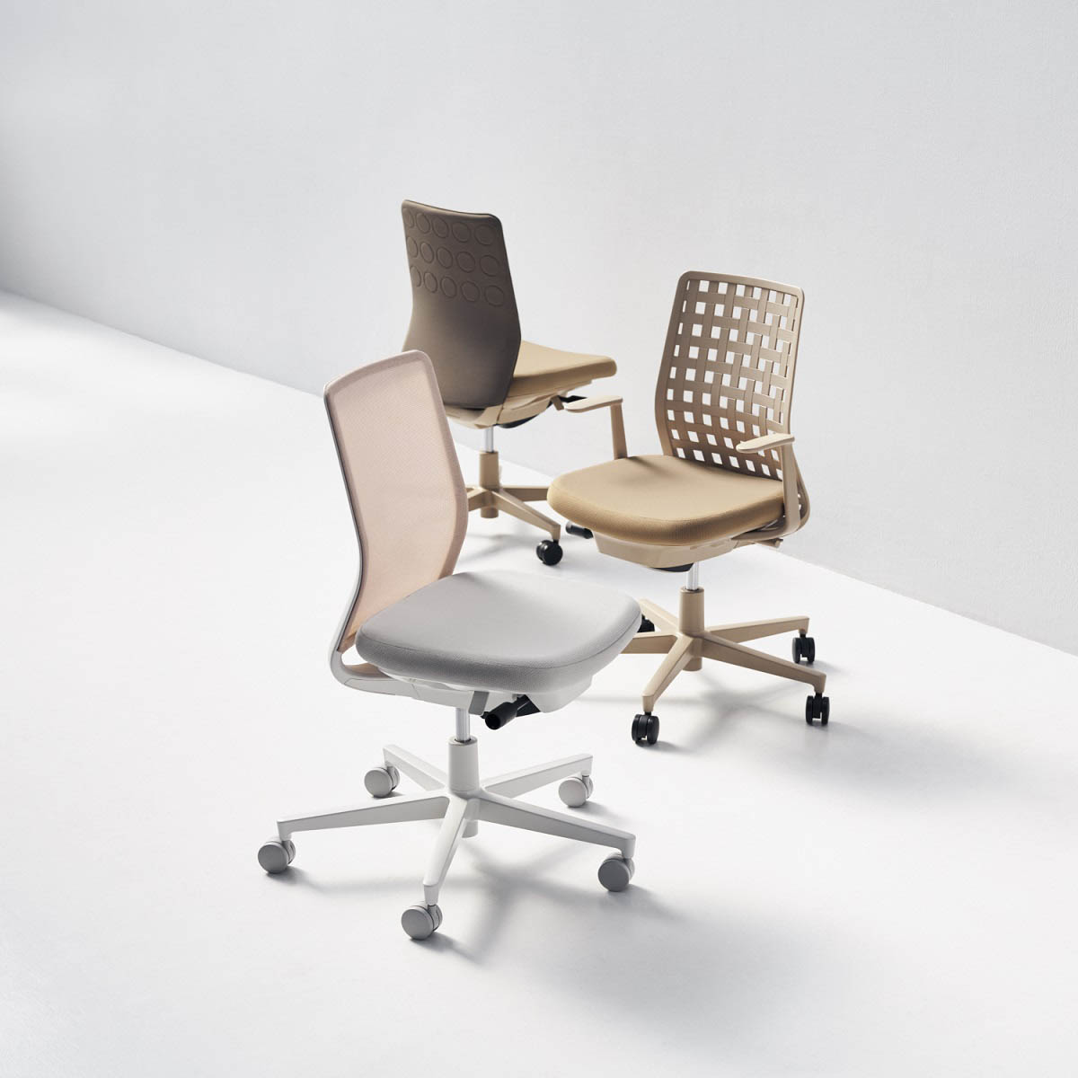 コクヨ デスクチェア オフィスチェア 椅子 Monet モネット C03-W130 背メッシュ 可動肘 本体/脚ホワイト 3