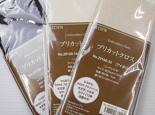 ※クロネコメール6枚までこぎん刺し、ハーダンガー刺しゅうにもおすすめ縦糸と横糸が等間隔に織られたクロスステッチに最適な布です。こぎん刺し、ハーダンガー刺しゅうにもおすすめの布です。 70目/10cm 18カウント/1インチ 【素材】　　　綿100％ 【サイズ】　　約35×52cm巾 実際の色目と多少異なる場合があります。 ※メーカーの仕様変更により、 以下、2点の変更内容がございます。 ・パッケージの変更 ・別紙クロスステッチ図案を廃止し、表紙中面に「こぎんの刺し方」を掲載 その為、旧仕様分と新仕様分が混在する場合がございます。 何卒ご了承の程お願い致します。 ※布の目数、カウントは目安です。 ロットにより多少異なる場合があります。 ※予告なしにパッケージが変更になる場合がございます。 メーカー希望小売価格はメーカーサイトに基づいて掲載しています