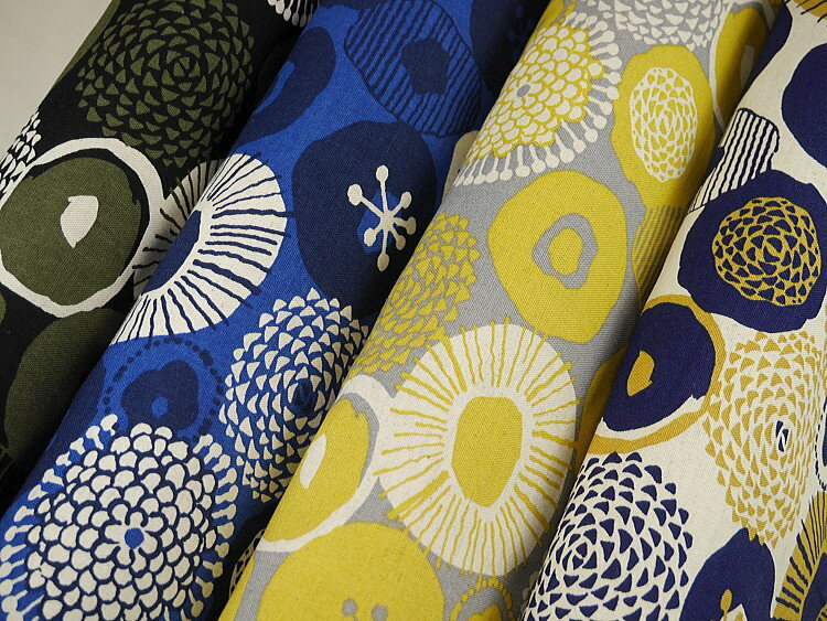 UP5636　【こっとんこばやし】　う早この布　綿麻キャンバスプリント　丸いお花　◆◆　110cm幅（数量×50cm）【C2-6-154-13】U-2のサムネイル