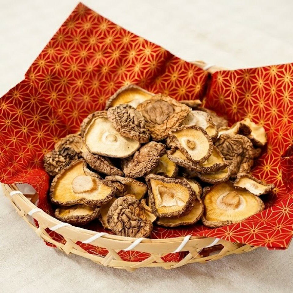 国産 干し椎茸 ホール 50g 6袋セット 計300g 送料無料 徳用 まとめ買い 業務用 小...