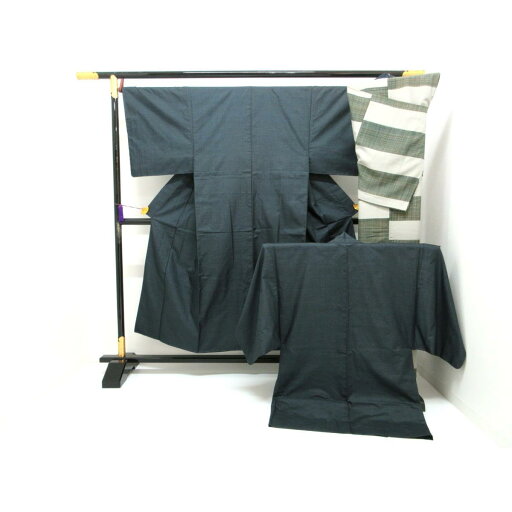 【未使用品】男物 大島紬 100山 着物・羽織・長襦袢 3点セット【中古】 【未使用品】男物 大島紬 100山 着物・羽織・長襦袢 3点セット【中古】