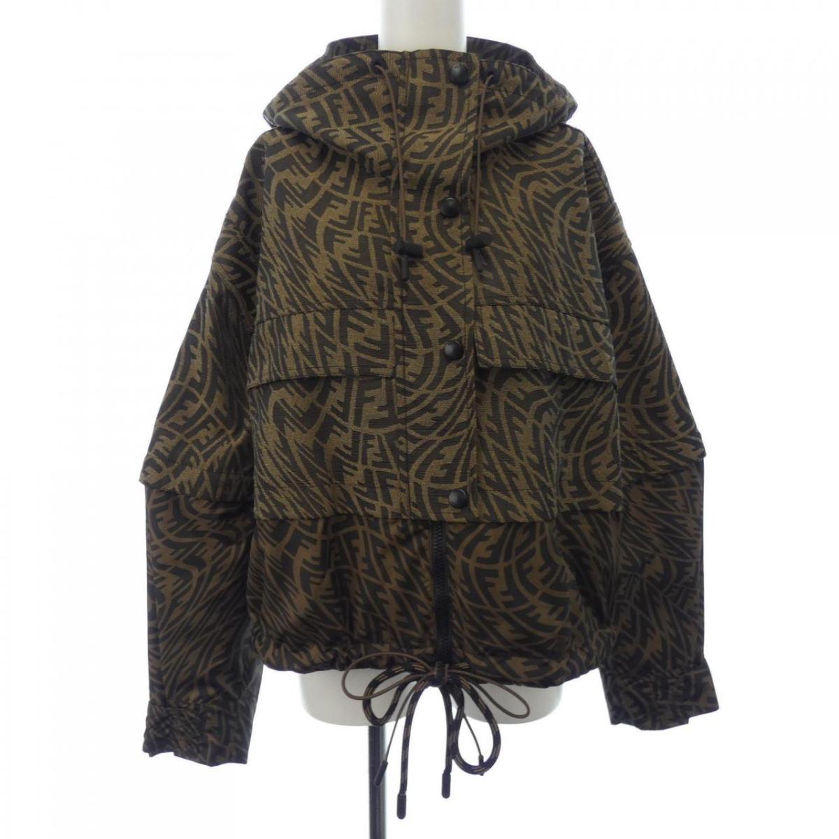 【ファーコート　FENDI　裏地柄　ロゴボタン　イタリア製　シルク　高級　美品】 ファーコートFENDI裏地柄ロゴボタンイタリア製シルク高級美品】