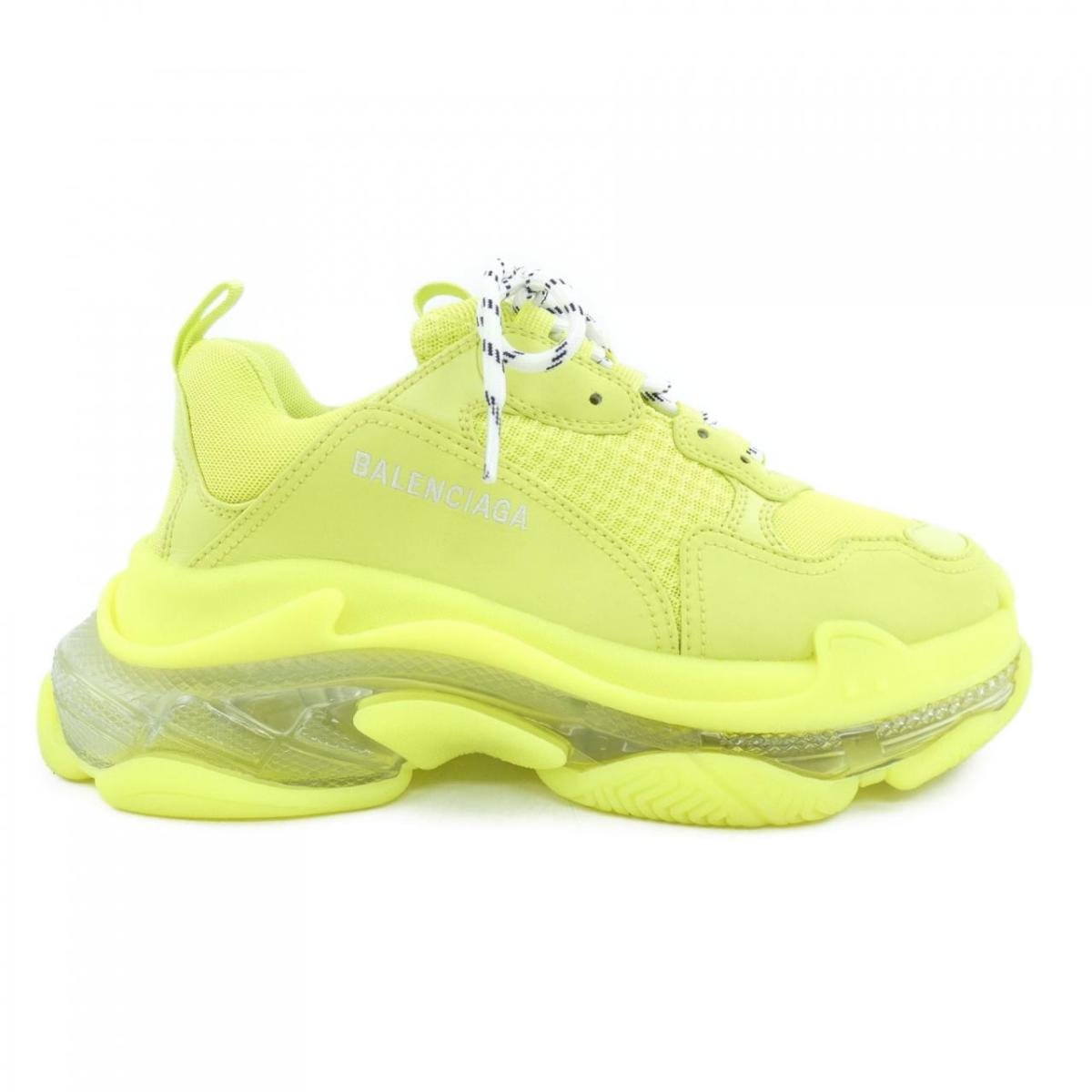 ブランド/メーカー:バレンシアガ商品名:スニーカー商品ランク:中古品B品番型式:541624 TRIPLE Sサイズ:26.5サイズ（一覧表示）:26.5実寸サイズ:ソール長32.5cm ソール幅13.3cm ヒール高7cmカラー:イエロー系詳細説明:内側・表側に汚れがあります。 ■ご注意ください■ ※付属情報について：表記または、写真に掲載のないものは付属しておりません。 　また、表記にないキズや汚れ等がある場合があります。 　リボンつきのシューキーパーは撮影用のため付属しません。在庫店舗:名駅店