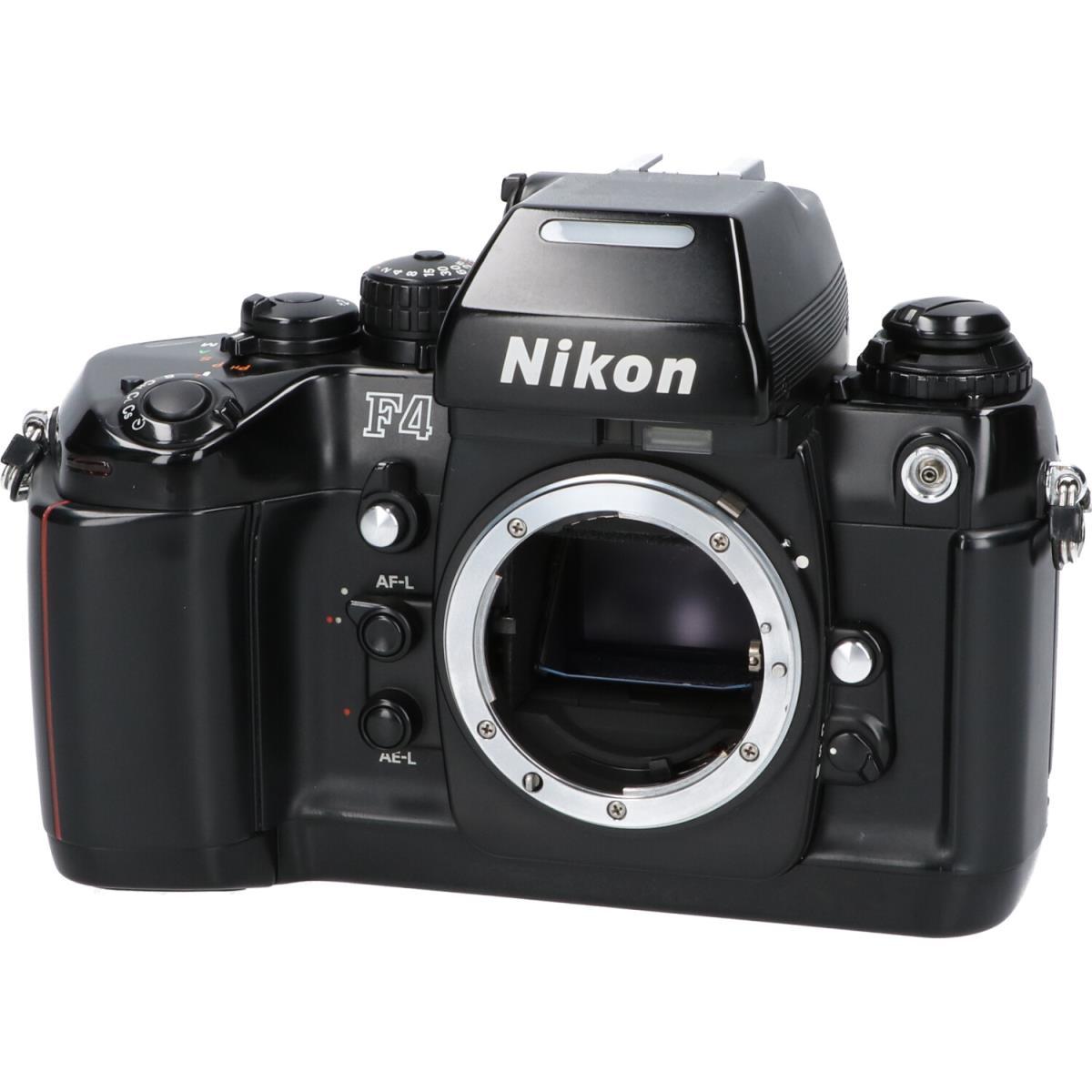 外観評価：使用によるスレが見受けられ、キズのある状態です。ブランド/メーカー:NIKON商品名:NIKON　F4通称:フィルムカメラ商品ランク:中古品C型式:F4保証期間:1ヶ月保証詳細説明:外観評価：使用によるスレが見受けられ、キズのある状態です。 【保証について】 保証期間内に日本国内で、取扱説明書および注意書きに従った正常な使用状態で故障が発生した場合に返品対応させていただく返品保証です。 修理対応は行っておりませんのでご了承ください。 ※記載や画像にない付属品はお付けできません。 また、付属品の状態は商品ランクの評価には含まれておりません。 【備考】 ・ボディ全体各所の凸部、角にスレ、テカリがあります。 ・トップ部に細かいキズ、小キズがややあります。 ・ボディ天面にある裏蓋ロックレバーのバネが効いておらず、巻戻ノブがいつでも上がる状態になっています。 ・ボディ底面プレート全体にスレ、テカリ、キズがあります。 ・ファインダー内上方になる液晶エリア（フィルムカウンターや露出補正値が表示される）の下部に液晶漏れがあります。（数値は見れます） 【付属品】 ストラップ/ボディキャップ在庫店舗:名古屋本店 本館