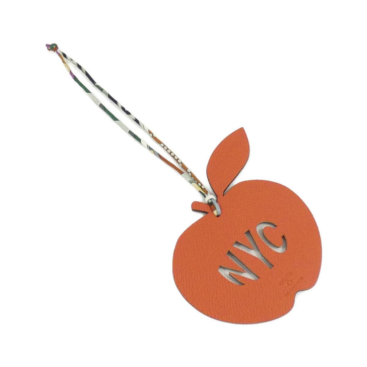 【未使用品】エルメス NYC APPLE バッグチャーム【中古】のサムネイル