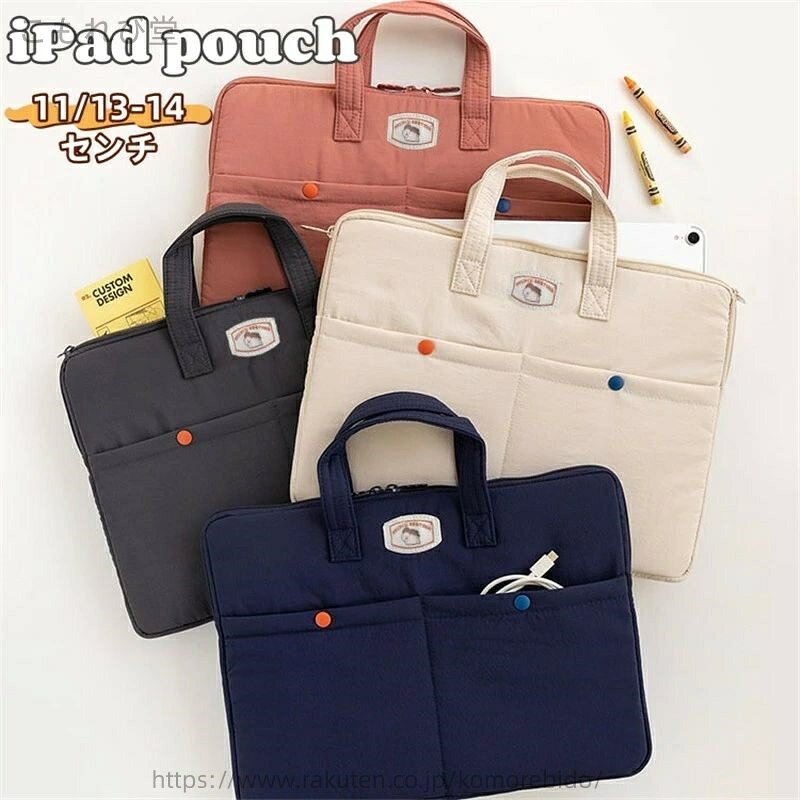 商品内容: パソコンケース サイズ：11インチ：25*32*2.5cm(外)-23.5*31*2.3cm(内) 13-14インチ：37*27*2.5cm(外)-36.5*26.5*2.3cm(内) カラー:写真通り 素材：ポリエステル 生産国:中国 注意書き： ※商品写真は、できる限り現品を再現するように画像処理などの補正を行っておりますが、ご利用のモニターや環境により差異が生じます。予めご了承くださいませ。 ※上記の数値は、実測によるものです。多少の誤差はご容赦ください。 ※仕様は予告なく変更される場合があります。（ご使用に差し支えない程度） ●至急ご利用頂く場合、大量ご購入場合は事前にメールか問い合わせフォームでご連絡お願いします。 ●何かご不明な点、ご要望などございましたら、お気軽に問い合わせください。 ------------------------------------------------- インポート商品について 海外の商品につきましては各国の縫製基準をクリアしておりますが、日本の基準に比べ作りが大まかな部分がございます。 ・縫製の糸の処理やボタンの縫い付けが甘い　 ・生地や付属品のインク臭 ・色違いの糸による縫製　 ・柄合わせができていない　 ・製造、加工の際に生じる小さなシミやほつれ　 ・大まかな作りによる若干の形のゆがみ　 ・他繊維の混じりによる縫製 ・ベルトなどの穴の若干のゆがみ　 このような場合での返品・交換はお受けできませんのであらかじめご了承くださいませ。 上記のような点が気になる方は海外製品をおすすめすることができませんので、あらかじめインポート商品をご理解頂きました上でのご購入をお願い致します。