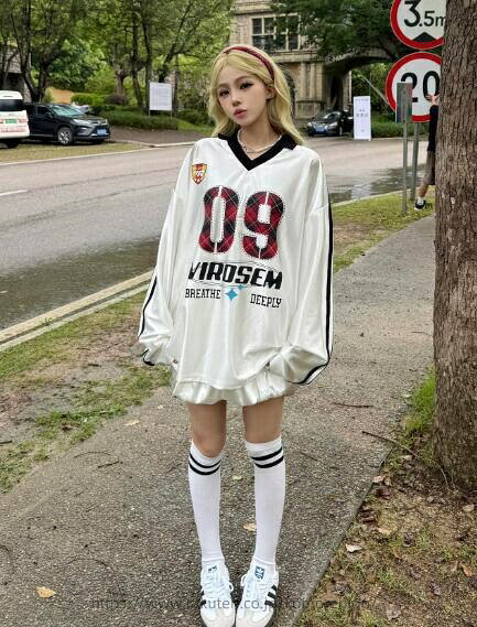 ユニフォーム風　ライン　ロゴ　ナンバー　長袖　トップス　カットソー　tシャツ　ホワイト　白　レッド　赤　ブラック　黒　ベースボール　スポーツ