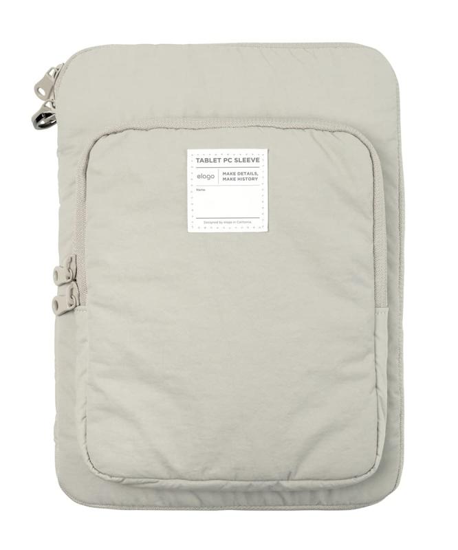 【elago】 タブレット ポーチ 10インチ 11インチ 対応 シンプル 軽量 撥水 加工 ポケット 付き 持ち運び ケース ケーブル収納 撥水加工 衝撃 傷 保護 軽い 持ち運びケース [ iPad iPadPro タブレットの商品画像