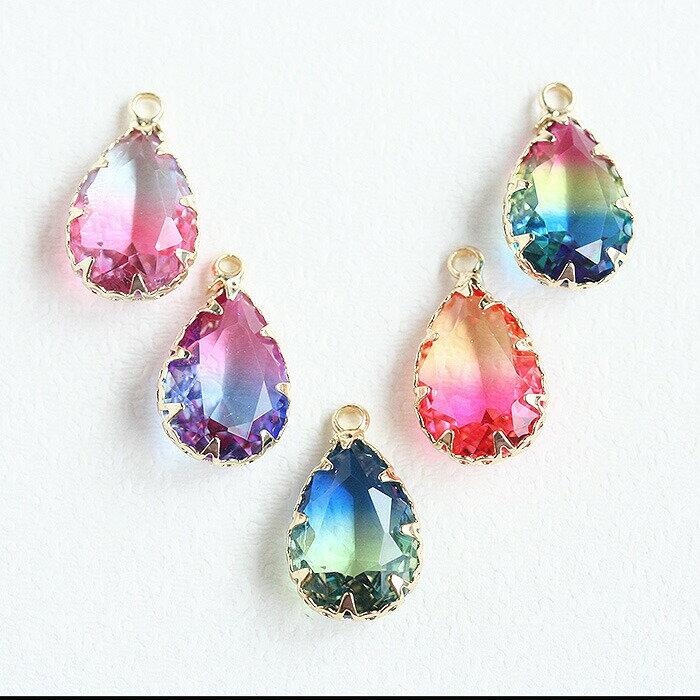 グラデーションカラーが美しいドロップチャーム