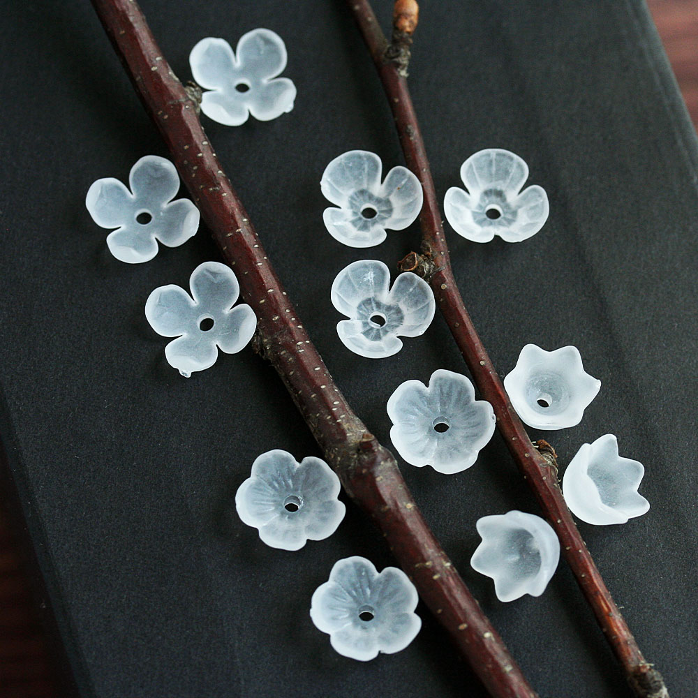 アクリルつや消しホワイトフラワーパーツ 20個 花 手芸 アクセサリーパーツ ハンド...