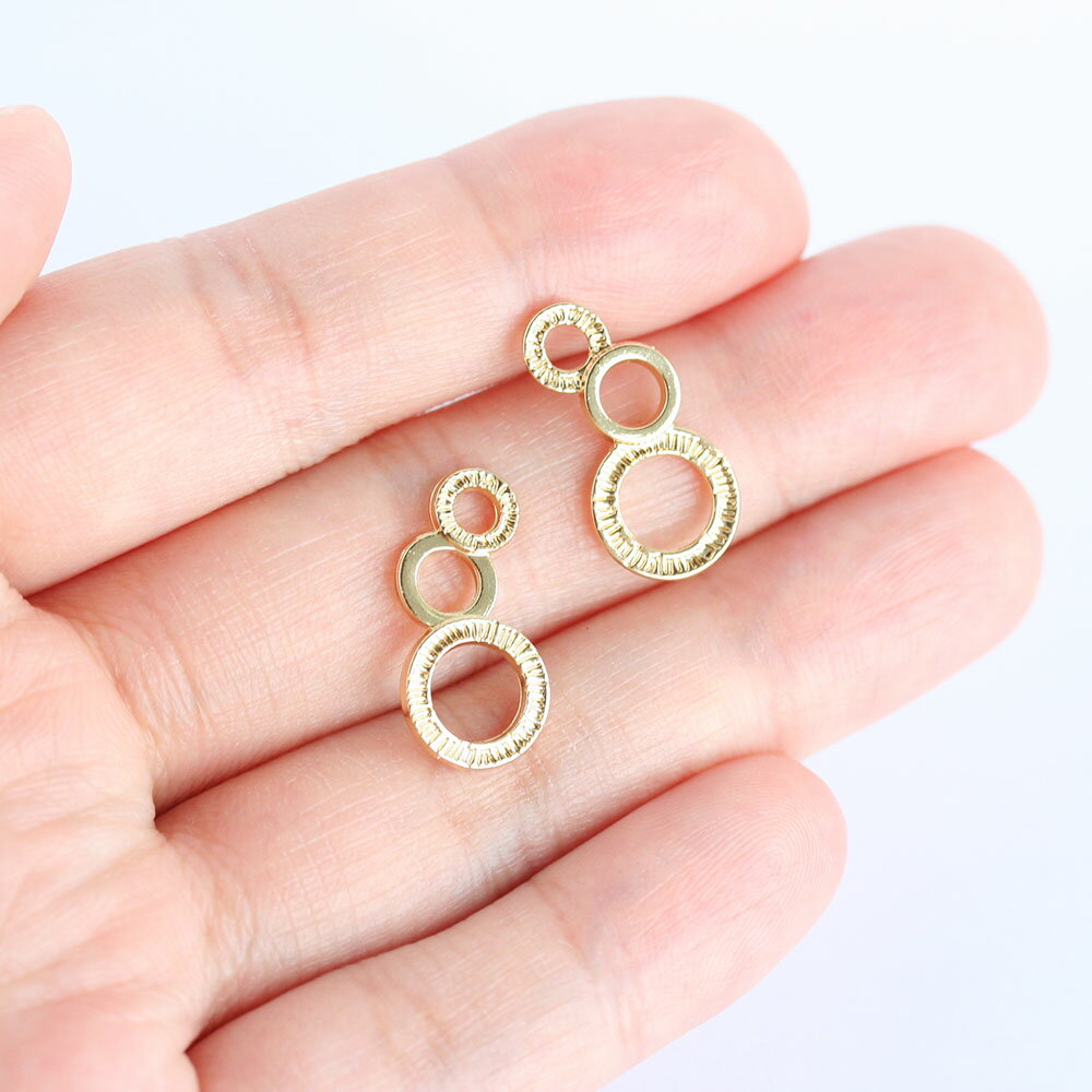 【最大15%OFFクーポン発行中】アクセサリーパーツ メタルパーツ スリーリング ゴールド 4個 繋ぎパーツ 手芸 ハンドメイド パーツ ピアス イヤリング 手作り お買い物マラソン